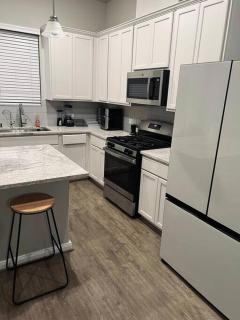 Centrally Located 3 bedroom Townhome - Houston - 9