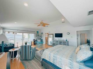 LaLa's Beach House - New Smyrna Beach - 4