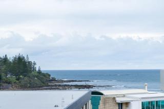 Bright Stylish Kings Beach Apartment - Caloundra - 3