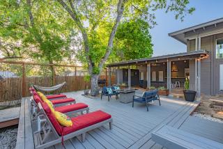 Serene Pool & Firepit In Stunning Home By Airport - San Antonio - 1