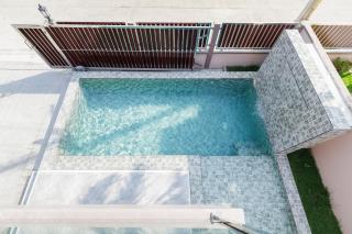 3-bedroom, 3-bathroom townhouse, community with swimming pool, gym, walking street for 20 minutes by car - - 0