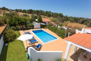 Casa Silver, Gale - Sleeps 9 close to amenities and beach! - 9