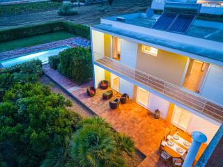 Villa Caixinha 2 - Modern villa - By Salgados beach, shops, bars, and restaurants - 1