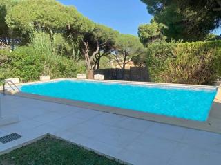 Villa Hibiscus, great location in Vilamoura, lush green lawns and garden - Quarteira - 6
