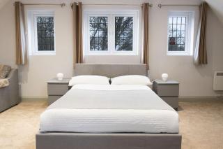 KingsHouse In Cheam Village - 9