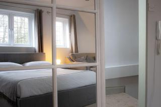 KingsHouse In Cheam Village - 8