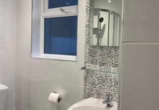 Apartment 2, 11 The Beach - Ground floor beachfront apartment - Ocholo Villas - 4