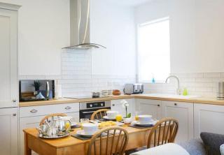 Six Matlock Apartment - Gorgeous apartment, stunning sea views - 7