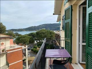 Portovenere a due passi dal mare / parcheggio privato, ampio appartamento fino a 8 persone - 0
