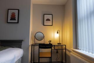 Contractor 3Bed Home in Central Cardiff Ideal for Long Stays Free On Street Parking - 2