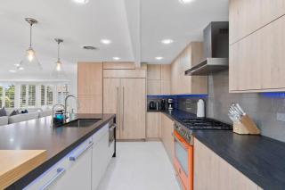 Luxury Kitchen Heated Pool Pool Table Bikes - Fort Lauderdale - 5