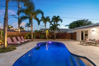 Luxury Kitchen Heated Pool Pool Table Bikes - Fort Lauderdale - 4