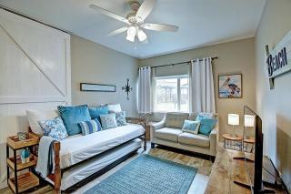 Isle Getaway at Sea Isle Village - Port Aransas - 4