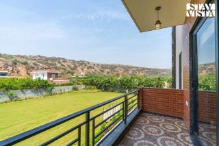 StayVista's Shivoham Farms - Mountain-View Villa with Outdoor Pool, Lawn, and Terrace - 8