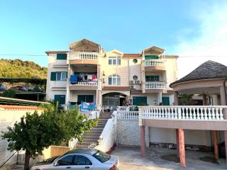 Apartments Bilo - Jela & Ivan - Dolac - 0