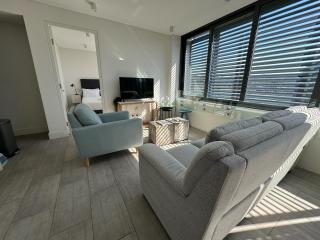Stylish 2BR Top-Level Unit with Lift near Bondi Beach - Sydney - 1