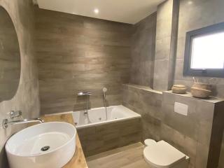 Villa Ramses Fidjrosse Benin , 7 pièces Rooftop + 5 min plages - Cotonou - 7