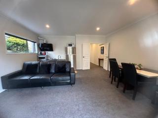 2 Beddie by the Bay - Auckland - 2