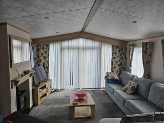 Beautiful Caravan With Decking And Wifi At Azure Sea, Suffolk Ref 32025Az - Lowestoft - 9