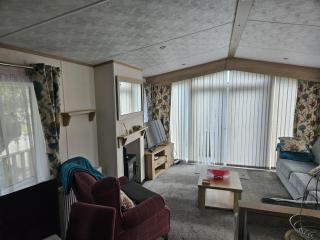 Beautiful Caravan With Decking And Wifi At Azure Sea, Suffolk Ref 32025Az - Lowestoft - 7