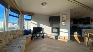 6 Berth Caravan With Free Wi-Fi At Dovercourt Holiday Park In Essex Ref 44609C - 8