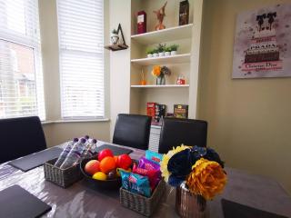4br Modern Botanic House - Belfast - 0