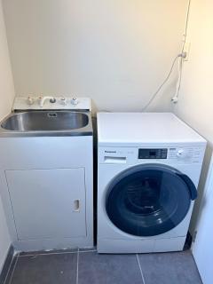 Master bedroom+Private bathroom - Auckland - 3