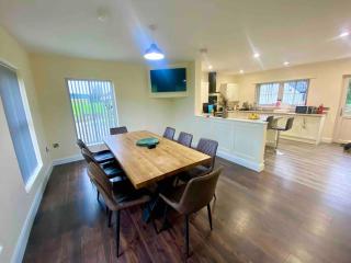 Forest View House & Hot Tub Sleeps 9 - Ballynameen - 1