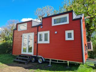 Red Tiny House - 6