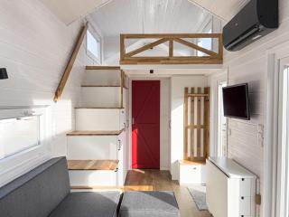 Red Tiny House - 4
