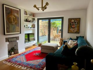 Urban Oasis Chic 1BR Flat with Spacious Garden - Londen - 0