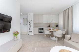 Nowoczesny Apartament Very Berry w Poznaniu z Parkingiem i Biurkiem by Noclegi Renters - Poznań - 1