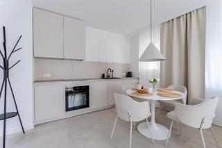 Nowoczesny Apartament Very Berry w Poznaniu z Parkingiem i Biurkiem by Noclegi Renters - Poznań - 3