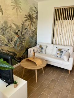 Wisdom Monkeys Apartment - Balcony & AC - Tolone - 3