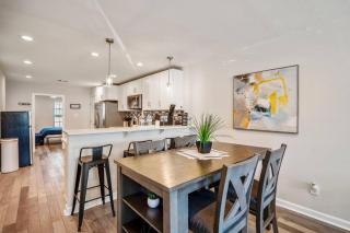 Winter Retreat 3b 3ba Huge backyard Mins from Downtown - Houston - 8