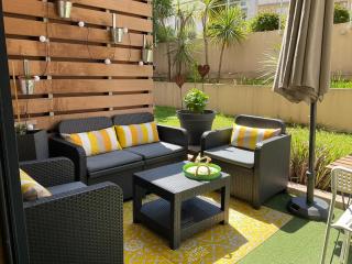 Charming refurbished cocoon with swimming pool - 9