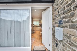 1BR Gem in Great Location With Parking - 3