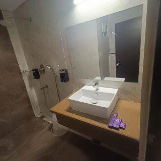 ASTRA HOTELS & SUITES WHITEFIELD NEAR TO NALLURAHALLI METRO STATION and KTPO - Bangalore - 5