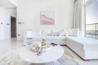 Elegant 1BR Apartment with Sea View and Free Beach Access - Dubai - 7