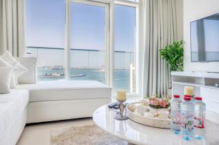 Elegant 1BR Apartment with Sea View and Free Beach Access - Dubai - 9