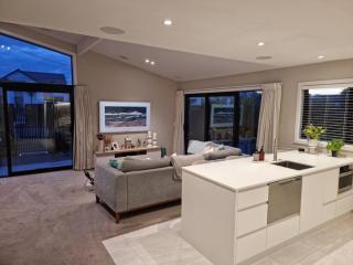 Modern Two-Bedroom Home in Merivale - Christchurch - 8