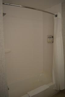 Holiday Inn Express & Suites - 5