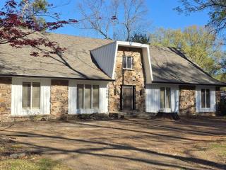 Grand Tudor Mansion with Pool near Germantown - Memphis - 9