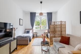 SpaceStays Apartment WIFI PS4 Netflix Parking! - - 6