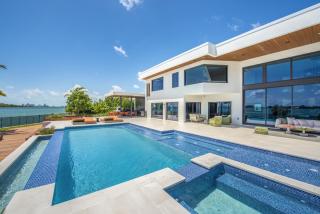 Indulge in Luxury Your Tranquil Resort Mansion Awaits in Vibrant Miami - North Miami - 6