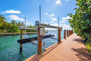 Indulge in Luxury Your Tranquil Resort Mansion Awaits in Vibrant Miami - North Miami - 1
