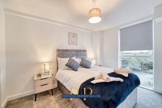The Middlewood Plaza Suite - By Parydise Properties - Business or Leisure stays, Central Location, Sleeps 4, Salford - Manchester - 4
