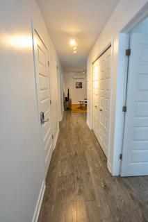 Modern Condo 2BR 4 beds AC Wi-Fi Free Parking - Laval - 2