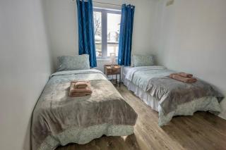 Modern Condo 2BR 4 beds AC Wi-Fi Free Parking - Laval - 6