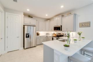 Coastal Venice Villa with Patio and Resort Amenities! - Venice - 8